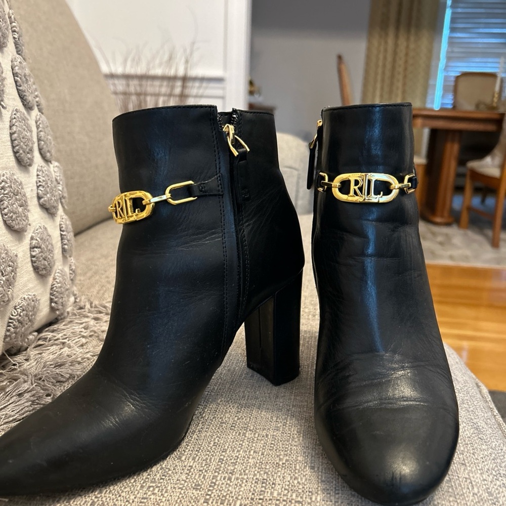 RALPH LAUREN Women's US Size  8B Meredith Booties Black Leather Gold RL Logo